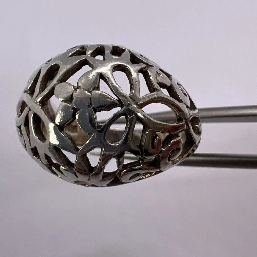925 STERLING SILVER RING WITH POROUS FLOWER DESIGN SIZE 8